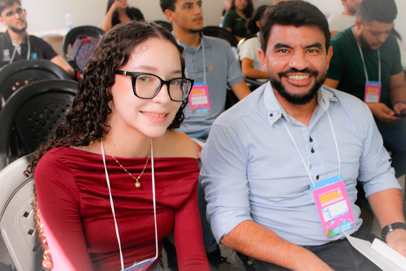 A estudante Júlia e seu orientador, professor Fernando Pereira de Sá